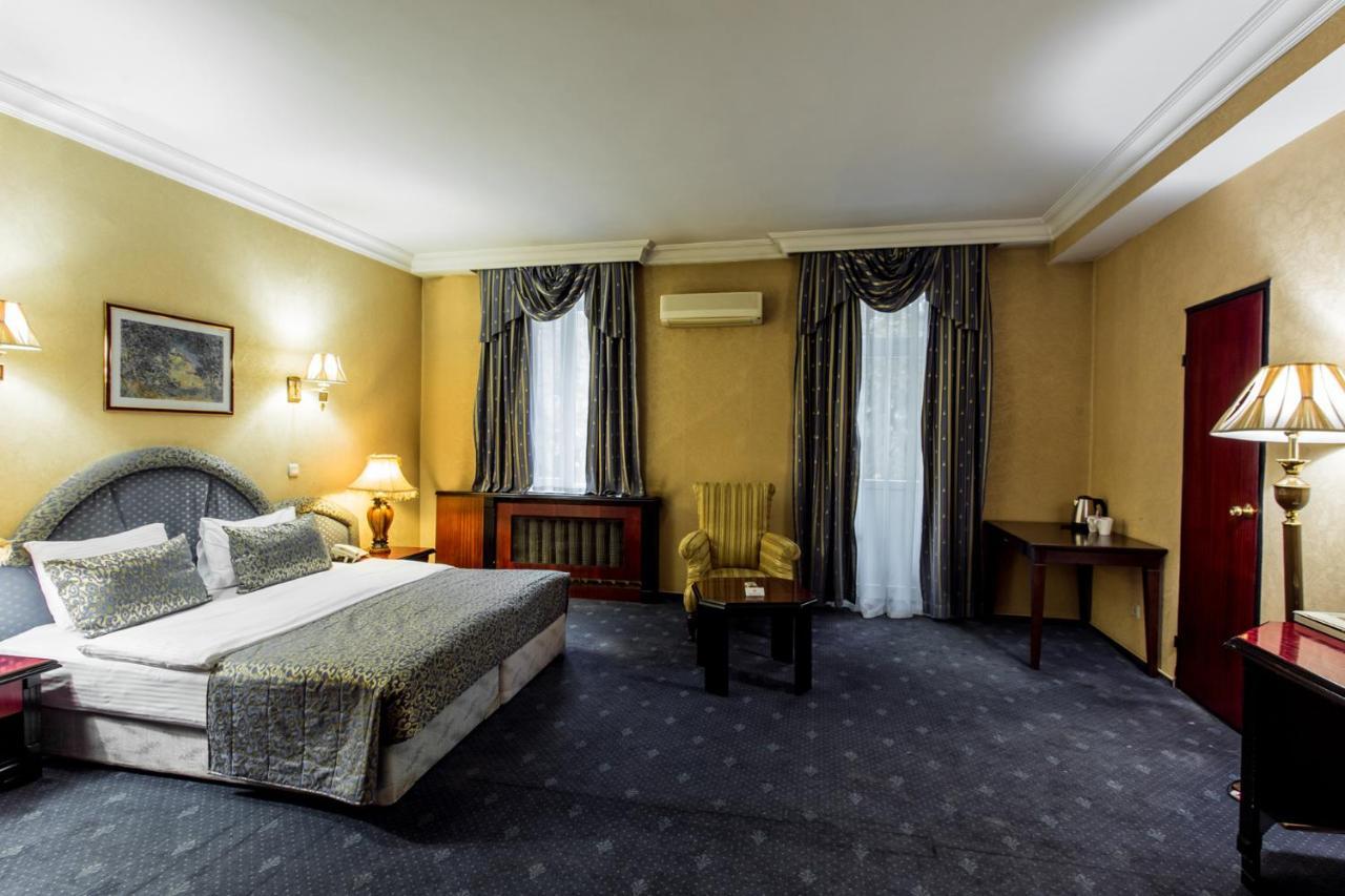 Ambassador Hotel Almaty Exterior photo